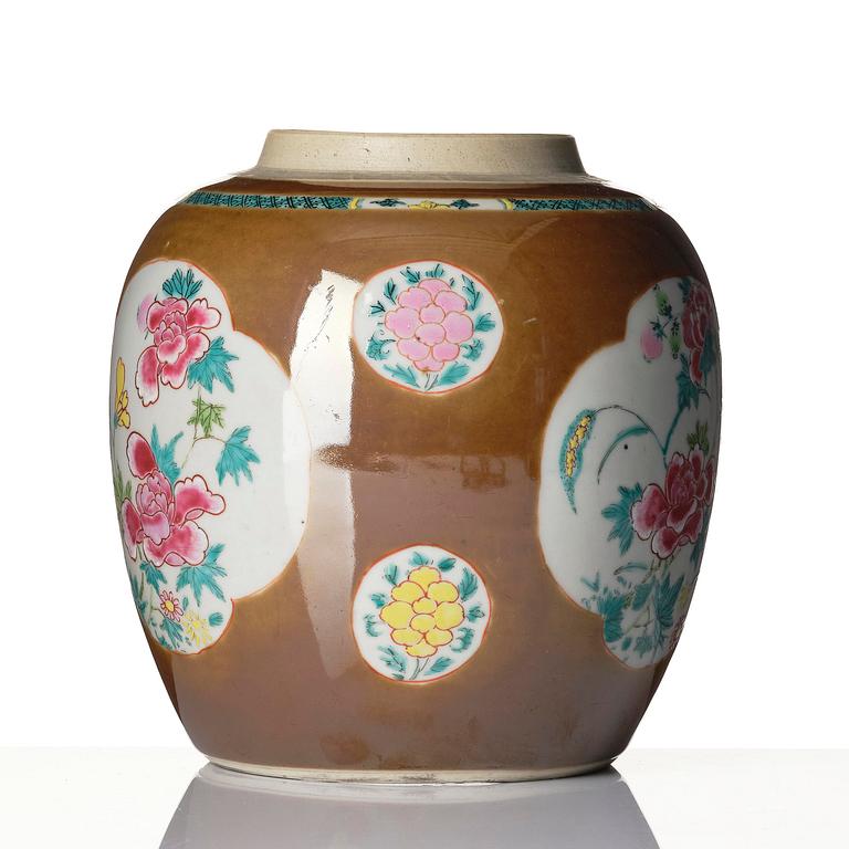 Kruka, porslin. Qingdynastin, 1700-tal.