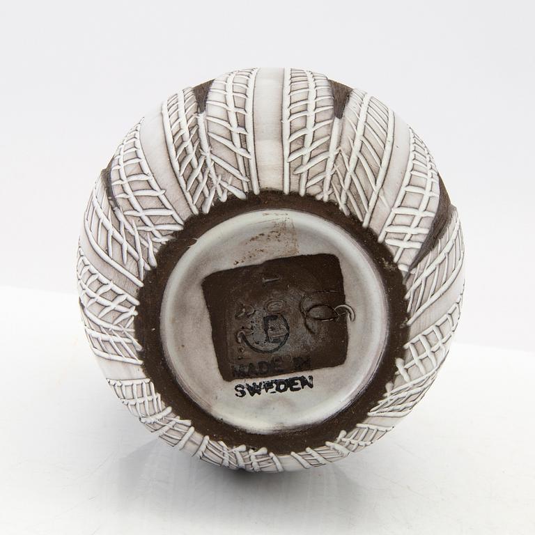 Anna-Lisa Thomson/Mari Simmulsson bowl and vase Uppsala Ekeby latter part of the 20th century.