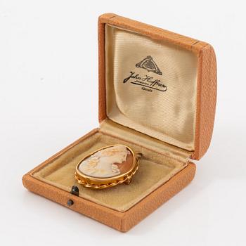 Brooch/pendant, 18K gold with shell cameo.