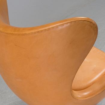 ARNE JACOBSEN, a "Egg" chair Fritz Hansen Denmark 1999.