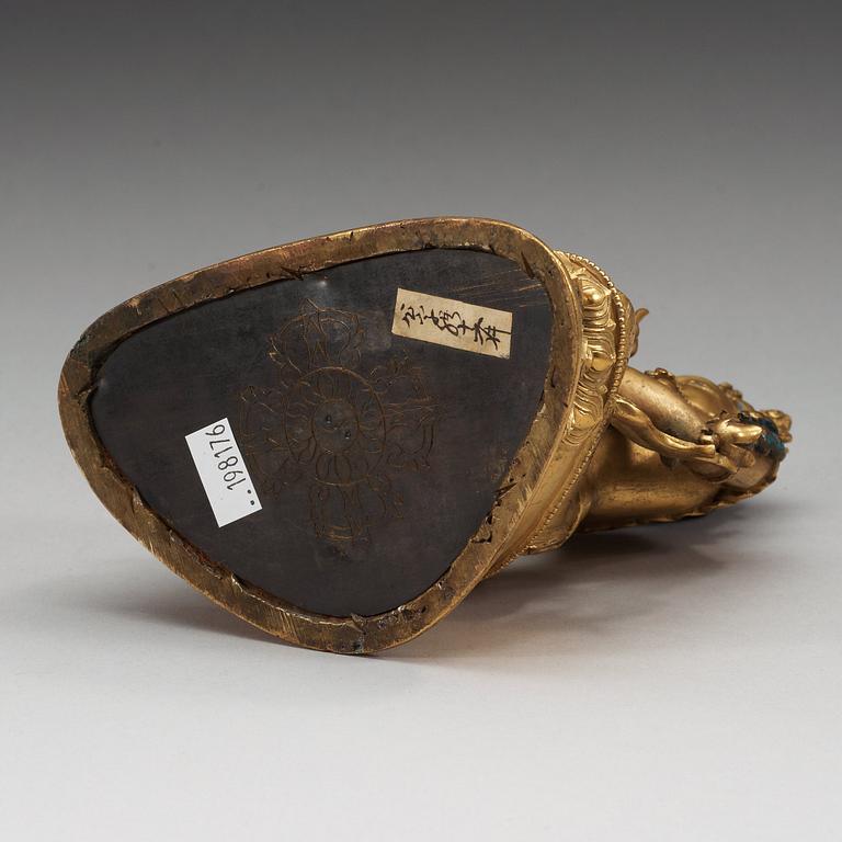 VIT TARA, förgylld brons. Sinotibetansk, 1700-tal.