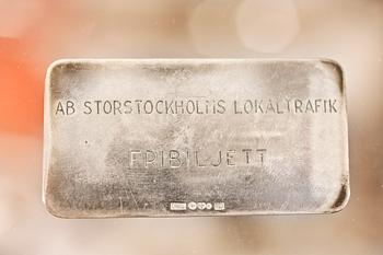 CIGARETTETUI resp FRIBILJETT, silver, bla C G Hallberg, 1891 samt 1968.