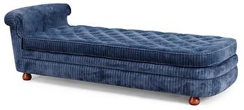 469. JOSEF FRANK Couch, Firma Svenskt Tenn, modell 775.
