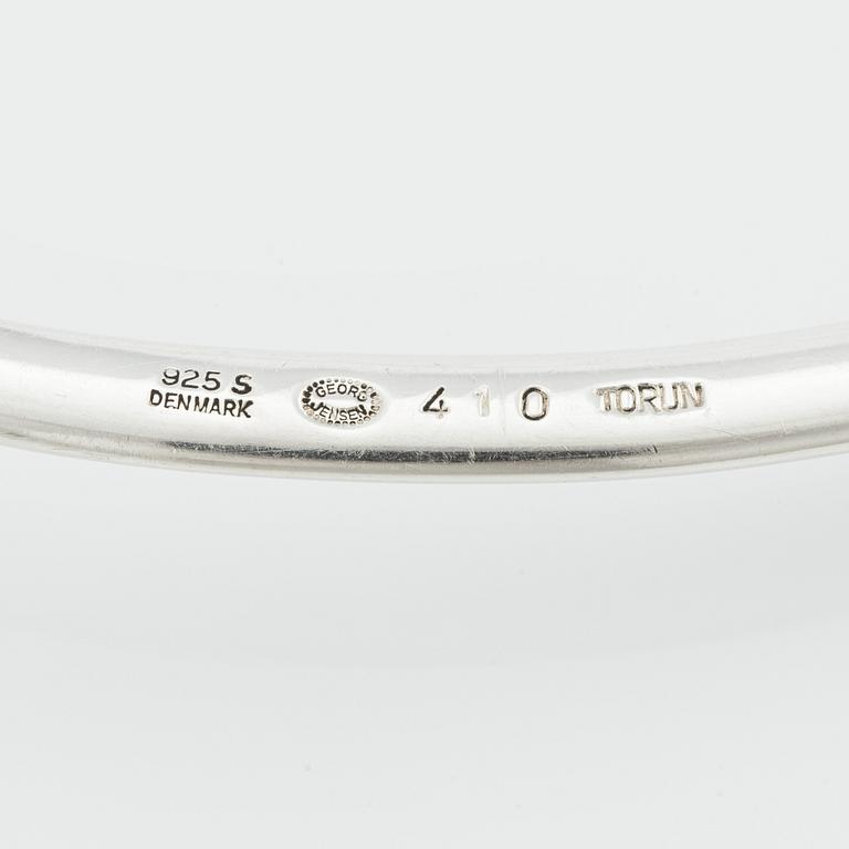 Vivianna Torun Bülow-Hübe, collier med hänge, modell 410 och hänge 301, sterlingsilver, Georg Jensen, Köpenhamn.