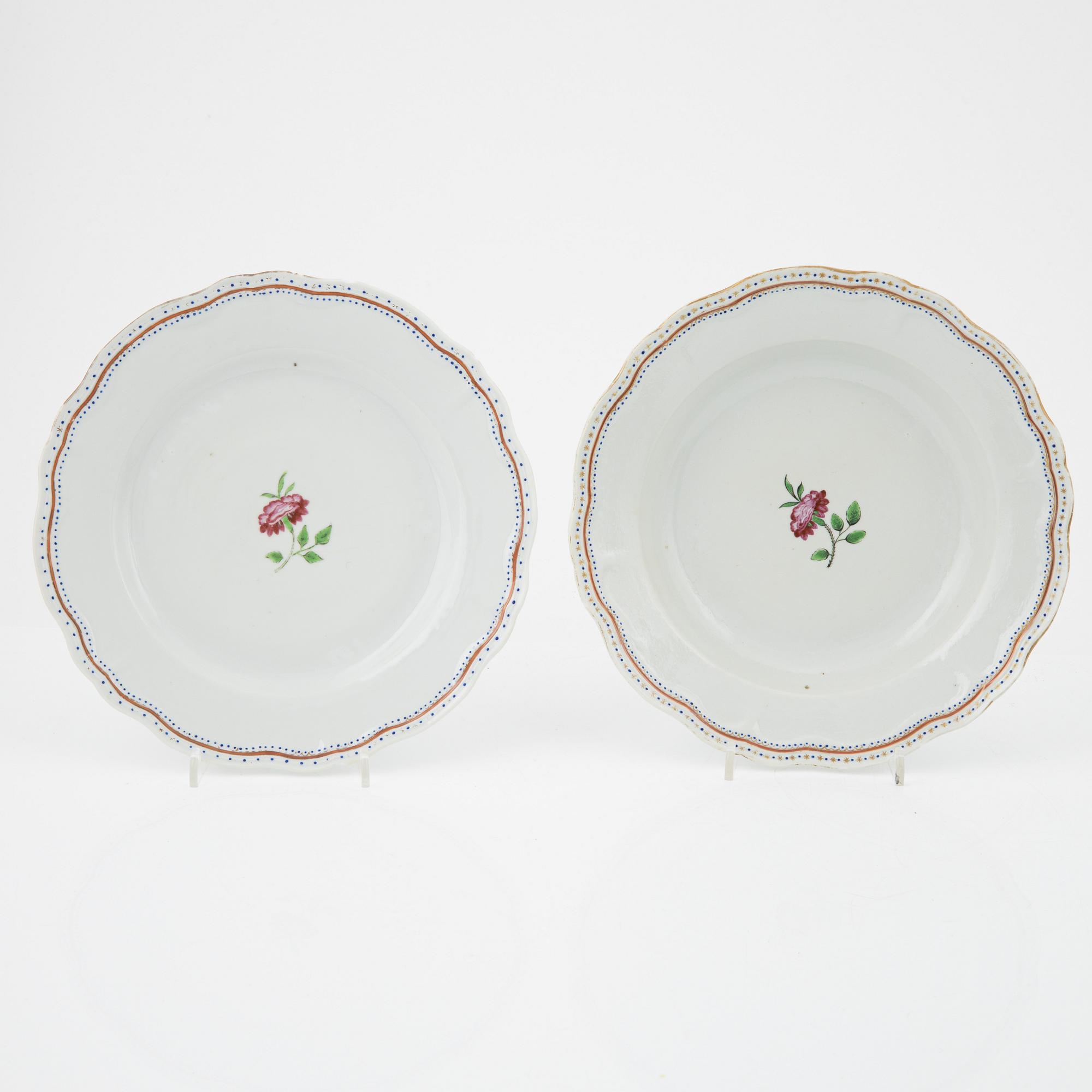 A Chinese Export dinner service, Qing dynasty, Qianlong (1736-95). (51 pieces).