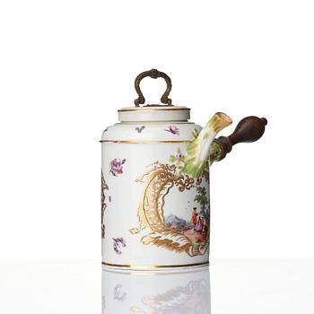A Meissen Chocholat pot with cover, 18th Century.