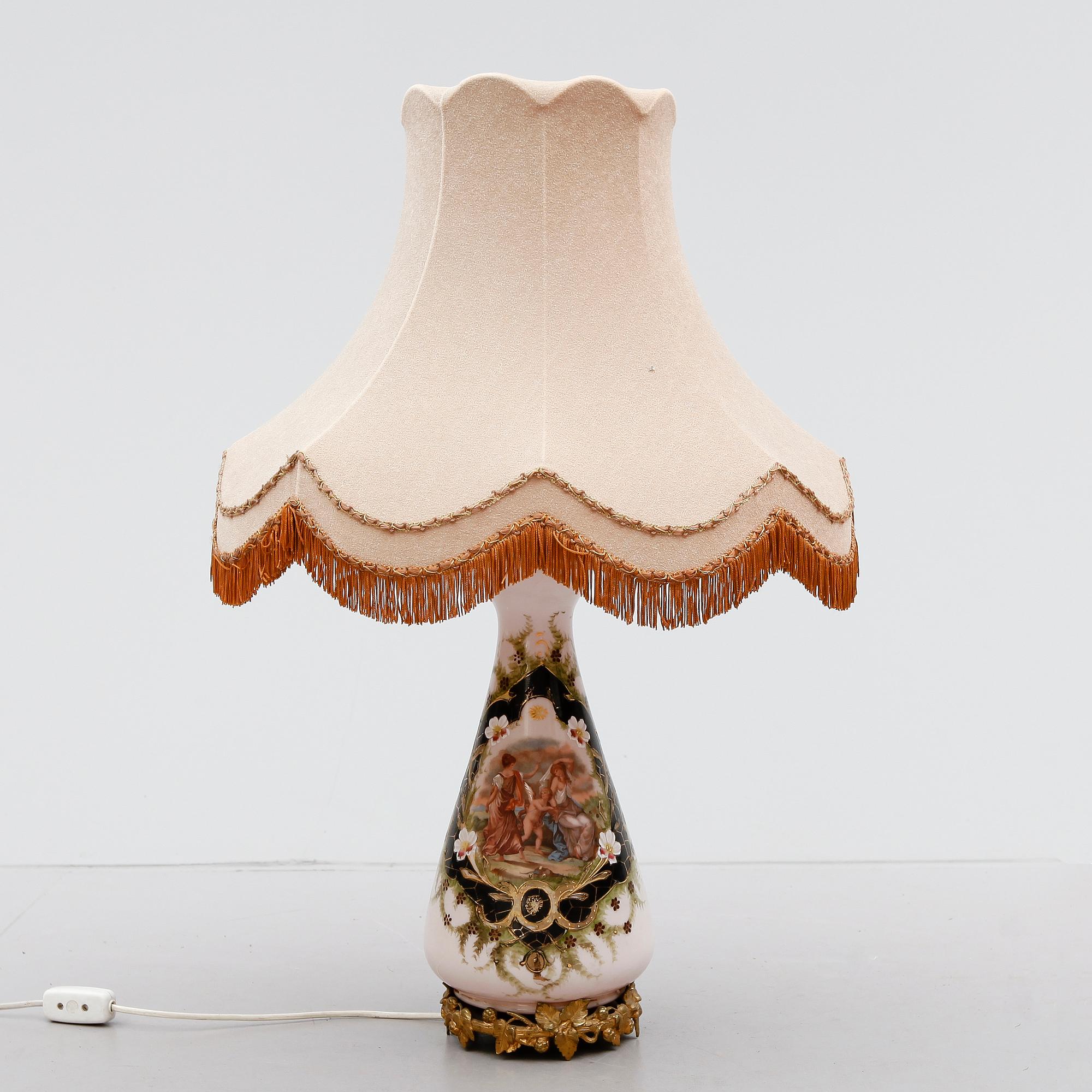 BORDSLAMPA, opakglas, sekelskiftet 1900.
