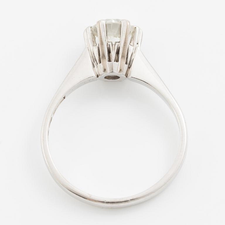 Ring in 18K white gold set with a brilliant-cut diamond weighing 1.07 ct.