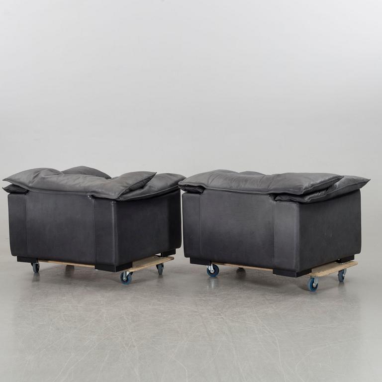 A PAIR OF "MONZA" LEATHER ARMCHAIRS BY EILERSEN.
