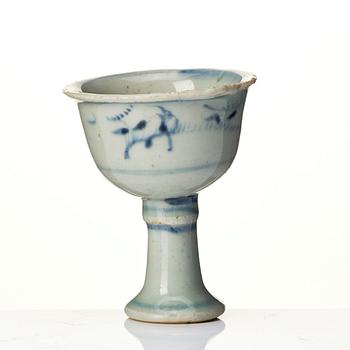 A small blue and white stemcup, Ming dynasty (1368-1644).