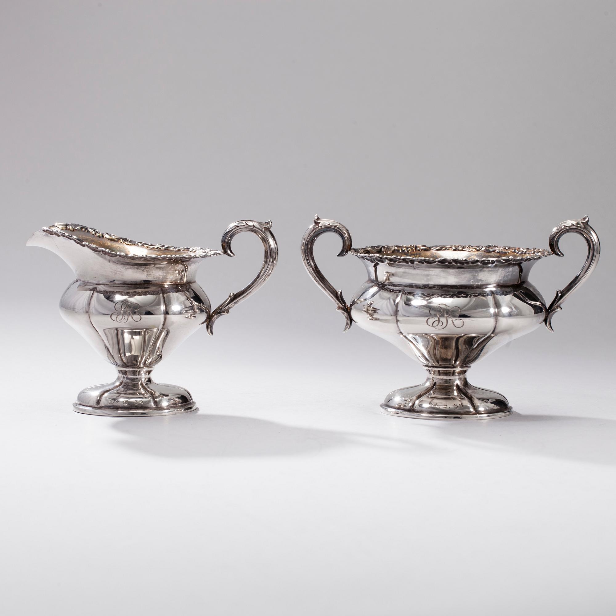 SOCKERSKÅL och GRÄDDSNÄCKA, silver, Hopeakeskus, Tavastehus 1968. Vikt 219 g.