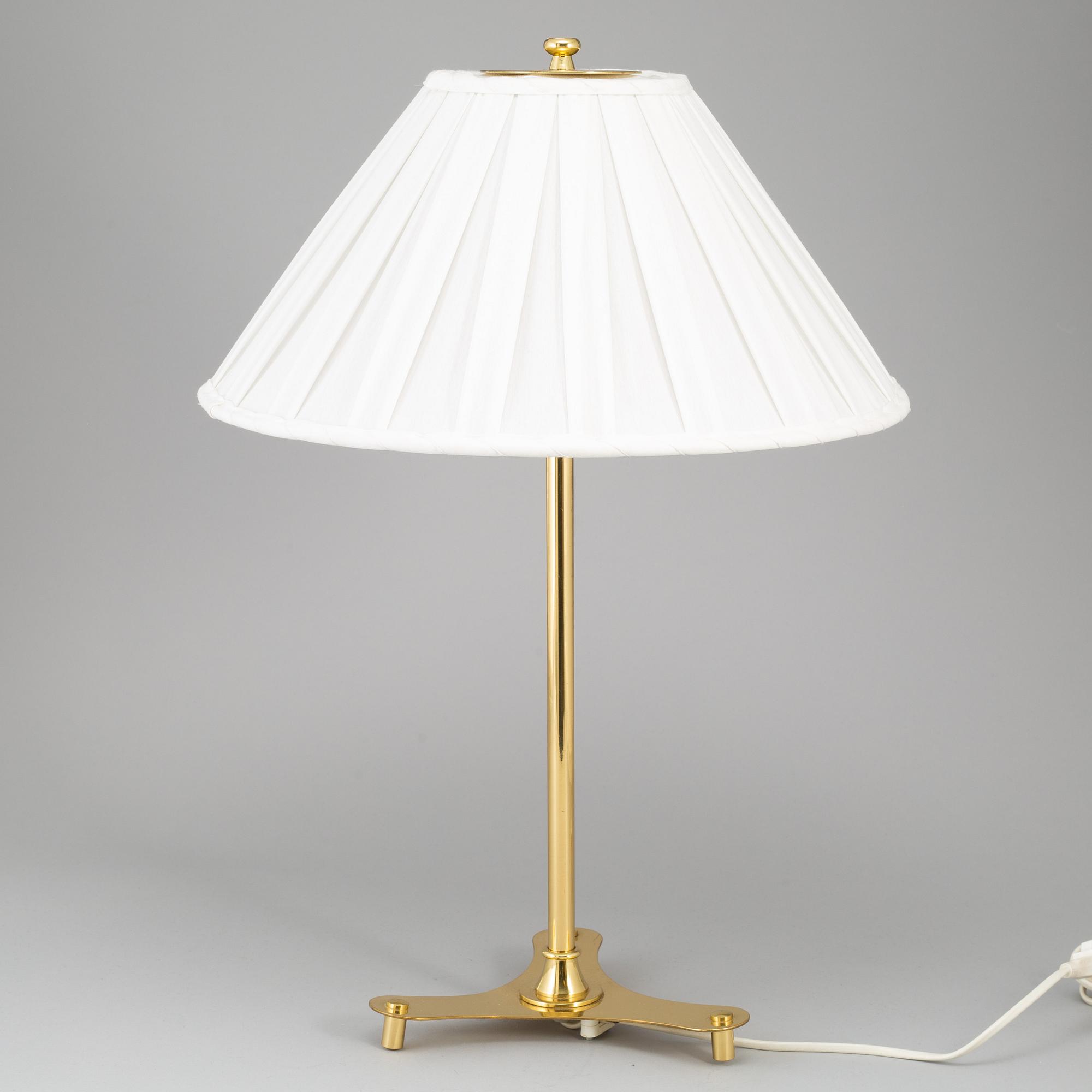 JOSEF FRANK, bordslampa i mässing, modell 2467, Firma Svenskt Tenn.