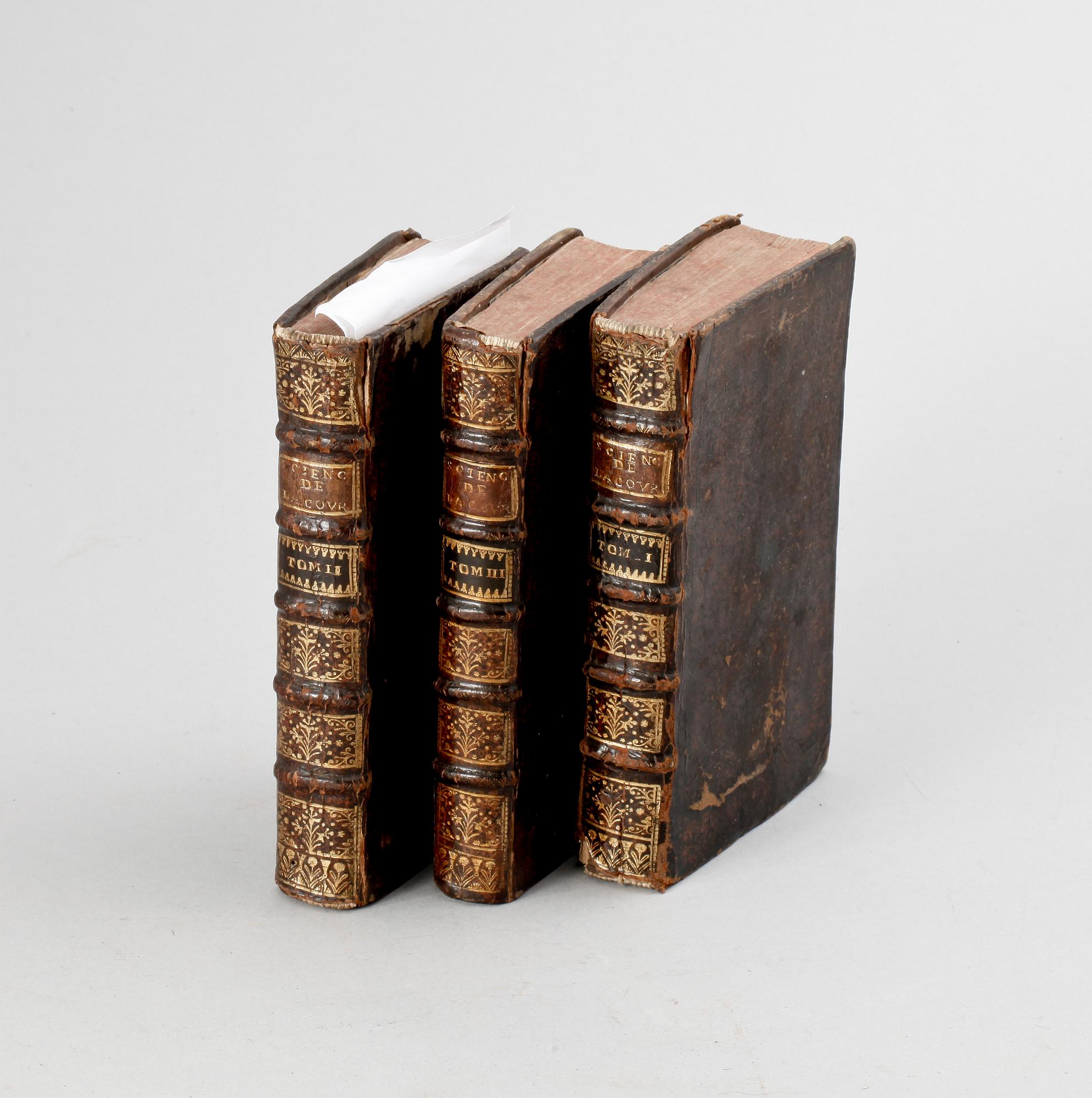 BOKVERK, 3 vol, "La Science des personnes de la Cour..." av de Limiers, Amsterdam 1723.