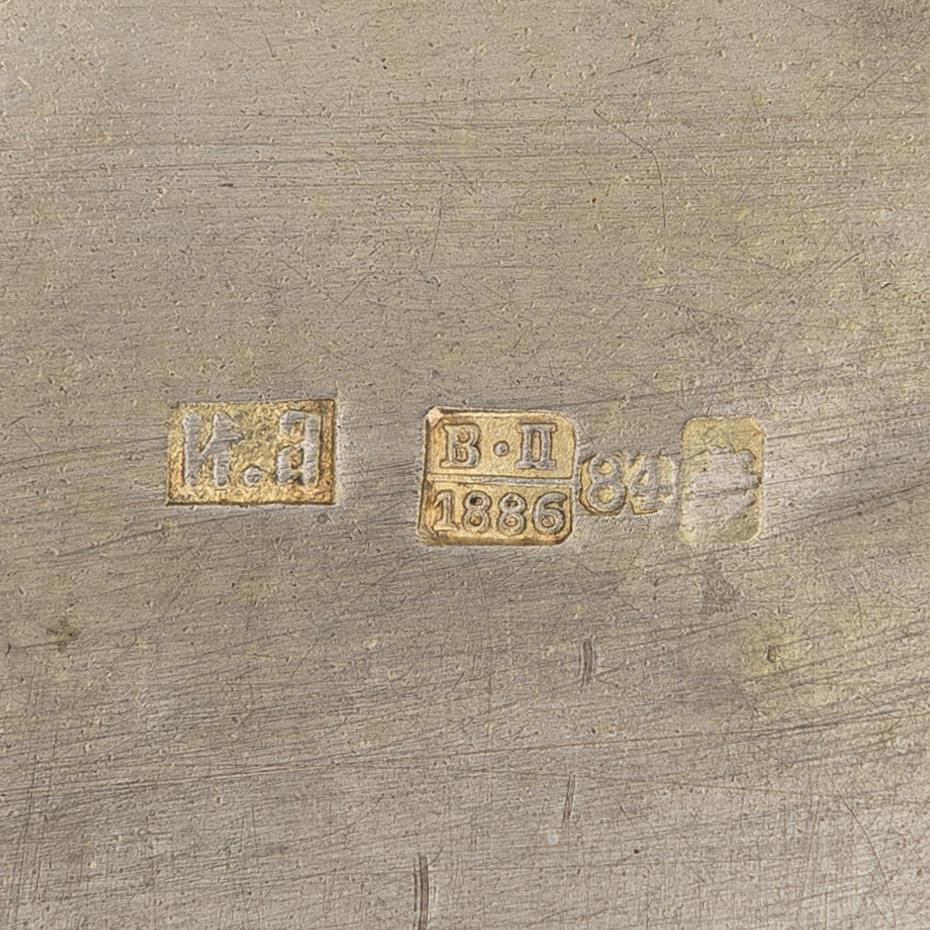 A silver cigarette case, Moscow 1886. Unidentified maker's mark.