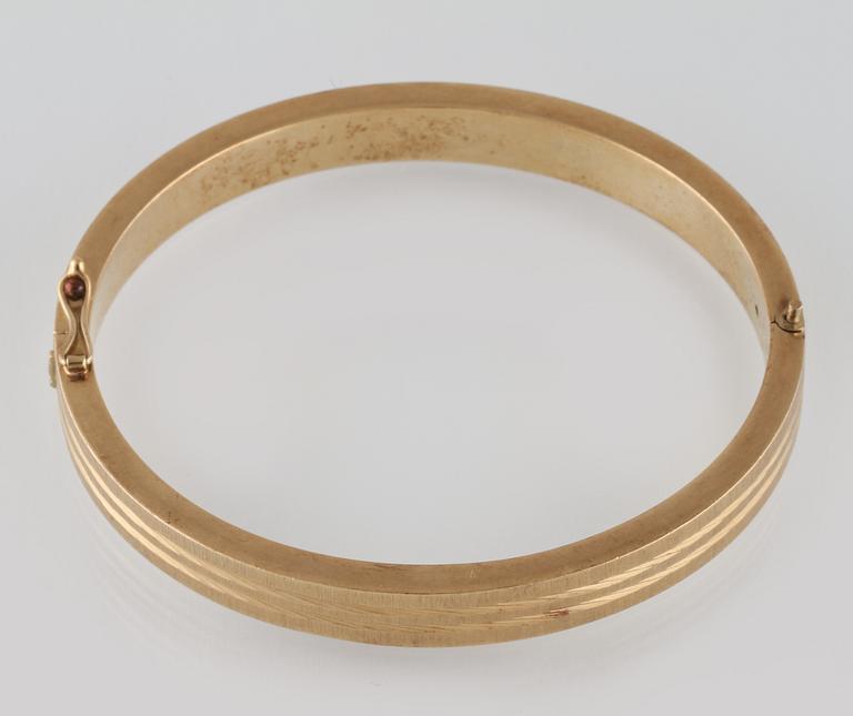ARMRING, 14K guld, utländska stämplar. Vikt 26,2 gram.
