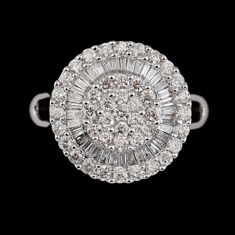 RING, 18K vitguld, diamanter tot ca 0.78 ct.