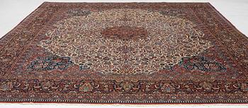An antique Kashan Dabir carpet, c. 404 x 312 cm.