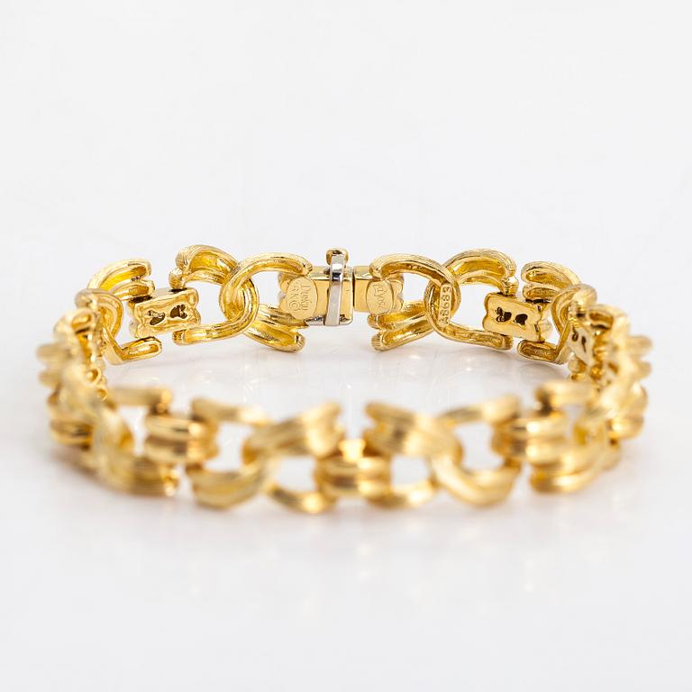 An 18K gold bracelet, Henry Dunay, New York.