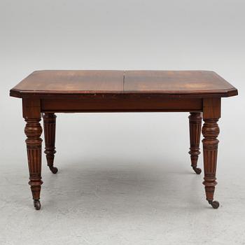 A dining table, W.A & S. Smee, England, late 19th century.