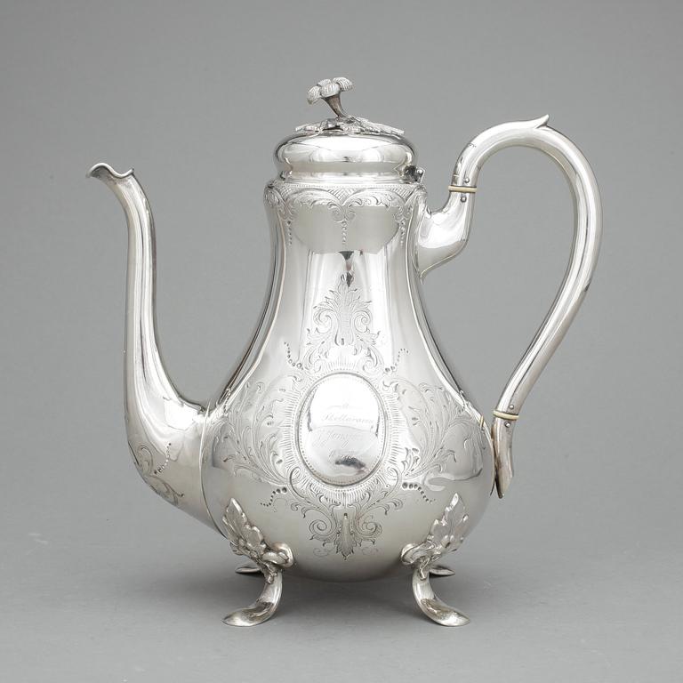 KAFFEKANNA, silver, nyrokoko, Johan Petter Hasselgren, Lund 1876. Vikt ca 688 gram.