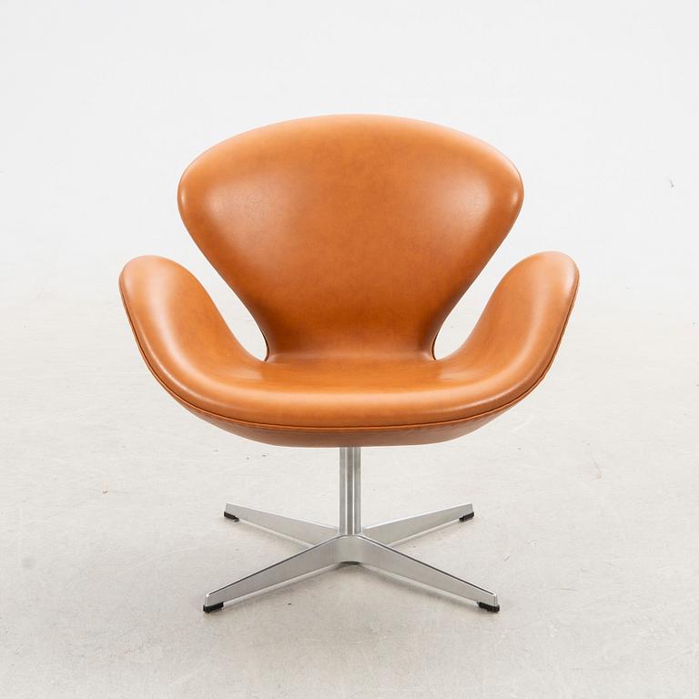 Arne Jacobsen, Armchair, "The Swan", Fritz Hansen, Denmark.