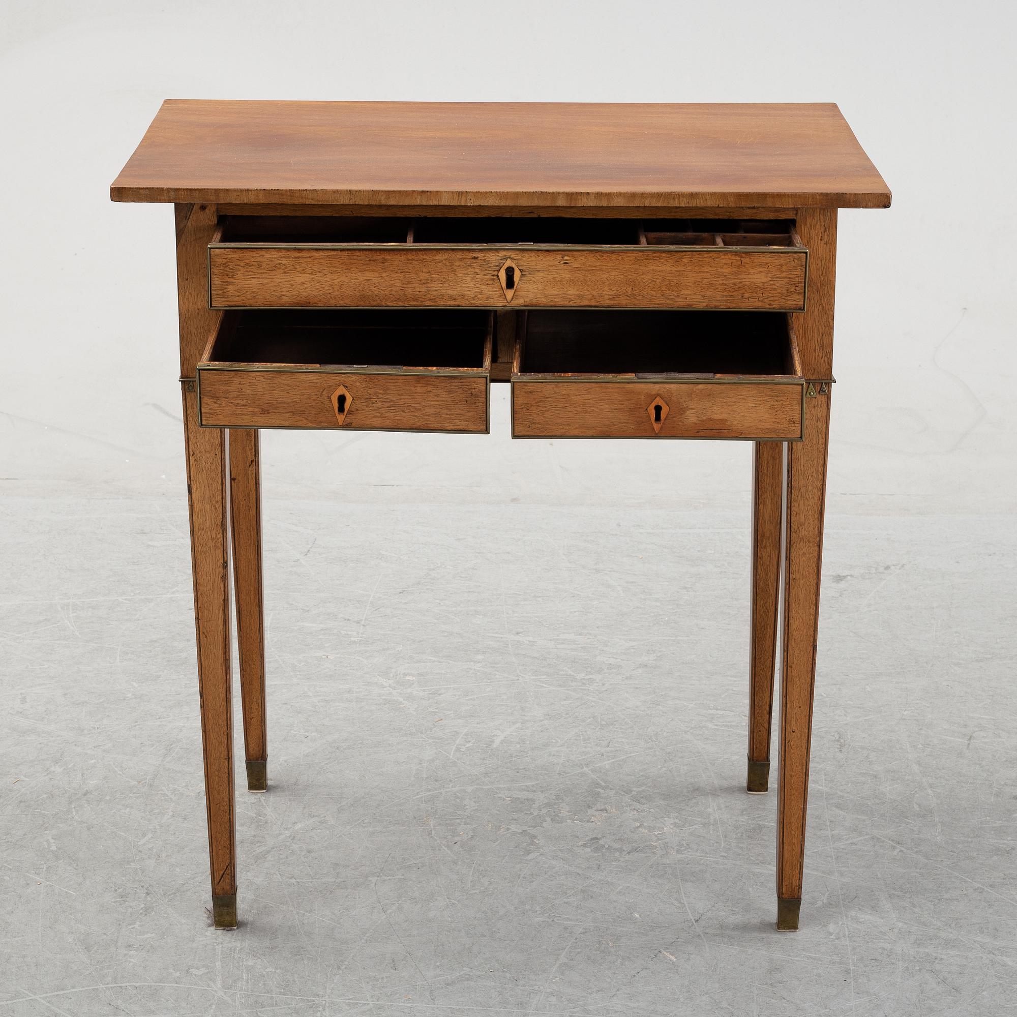 A Gustavian mahogany veneered seewing table, early 19th Century.