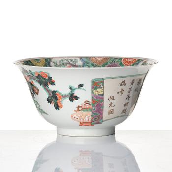 A famille verte porcelain bowl, Qing dynasty, 19th century.