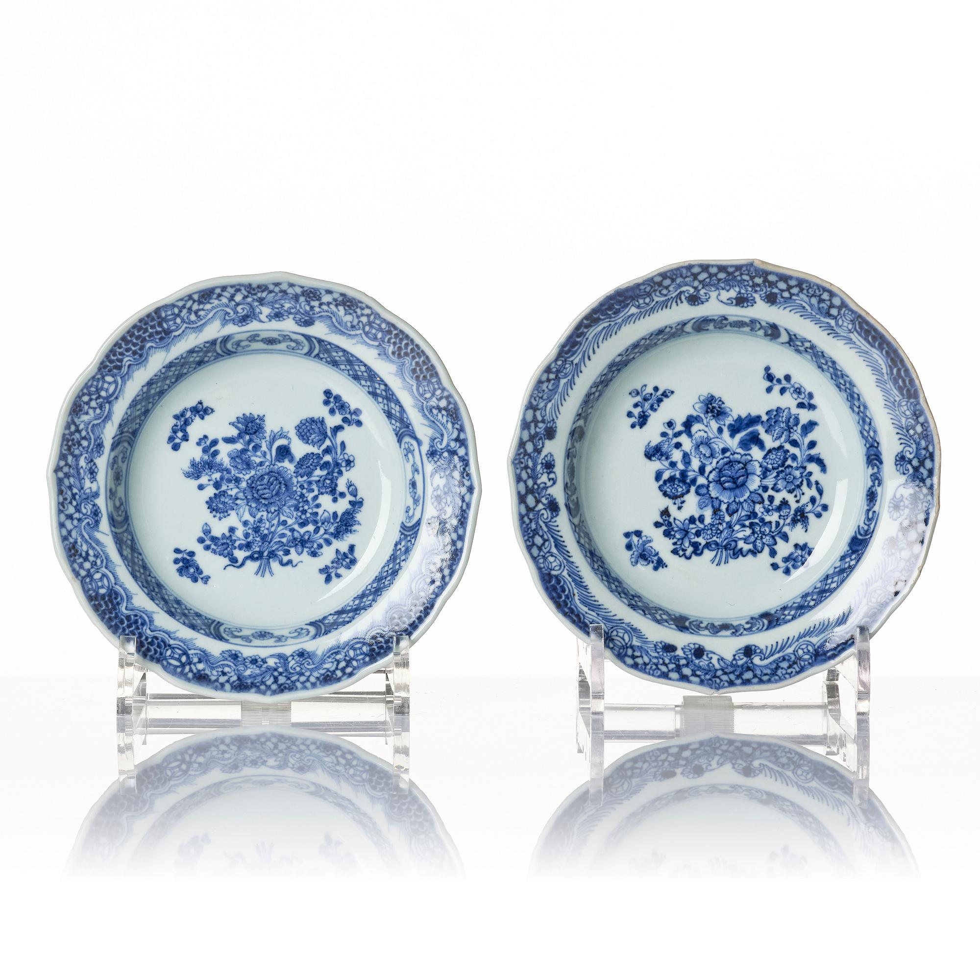 A blue and white bowl and six dessert dishes, Qing dynasty, Qianlong (1736-95).