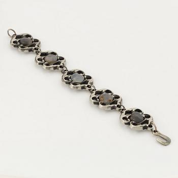 Armband, tenn med månstenar.