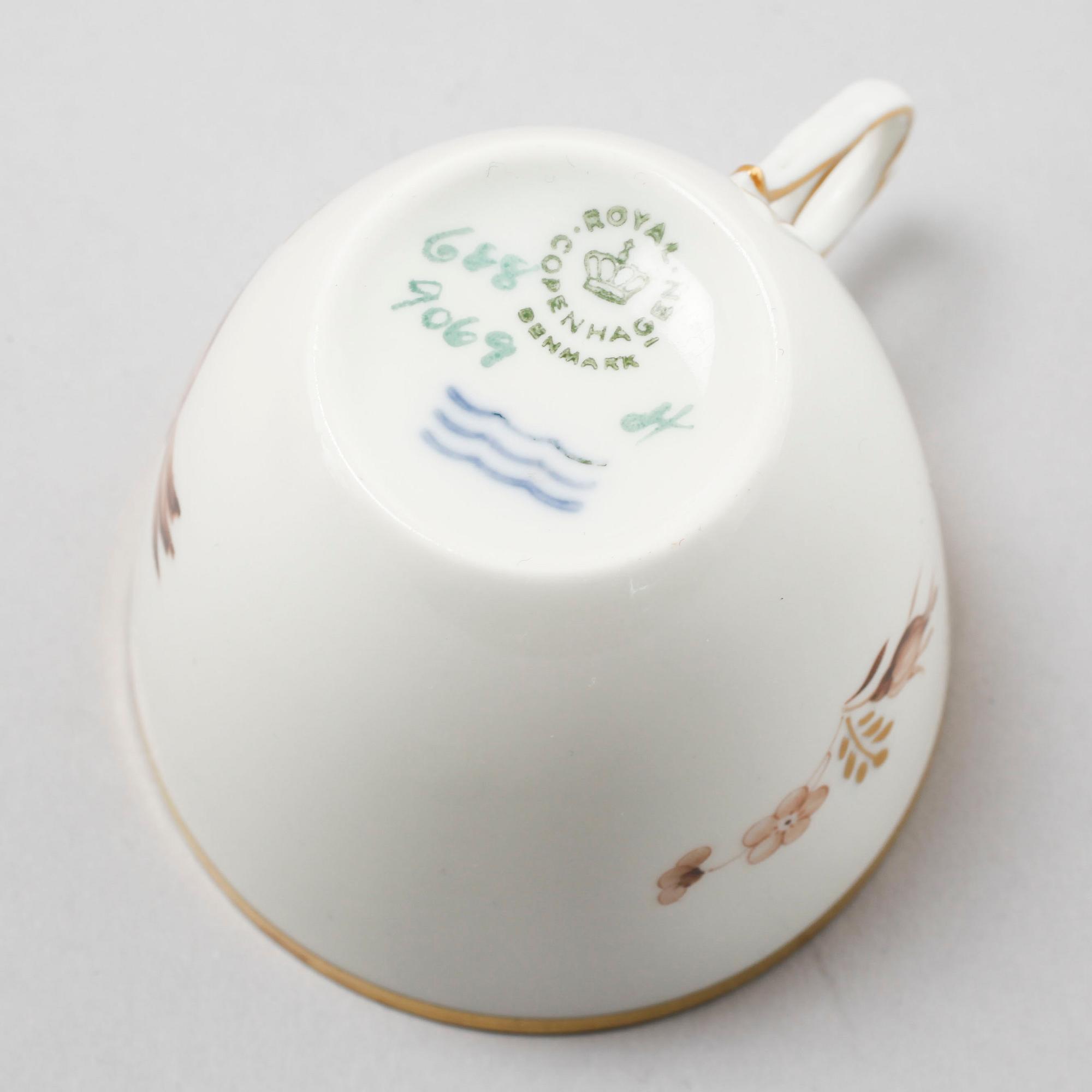 KAFFESERVIS, 26 delar, porslin, "Brun rose", Royal Copenhagen, 1900-talets andra hälft.