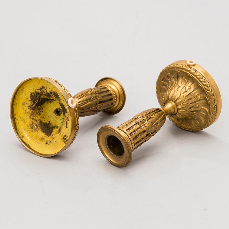 KYNTTILÄNJALKAPARI, messinkiä, Ranska 1800-luvun loppu.