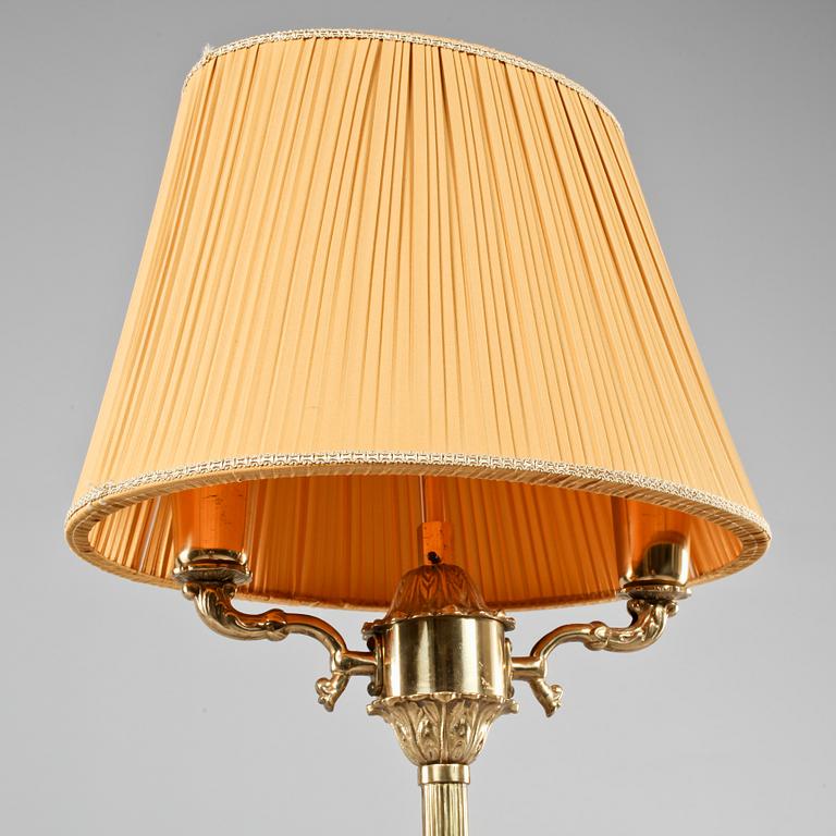 GOLVLAMPA, 1900-talets mitt.
