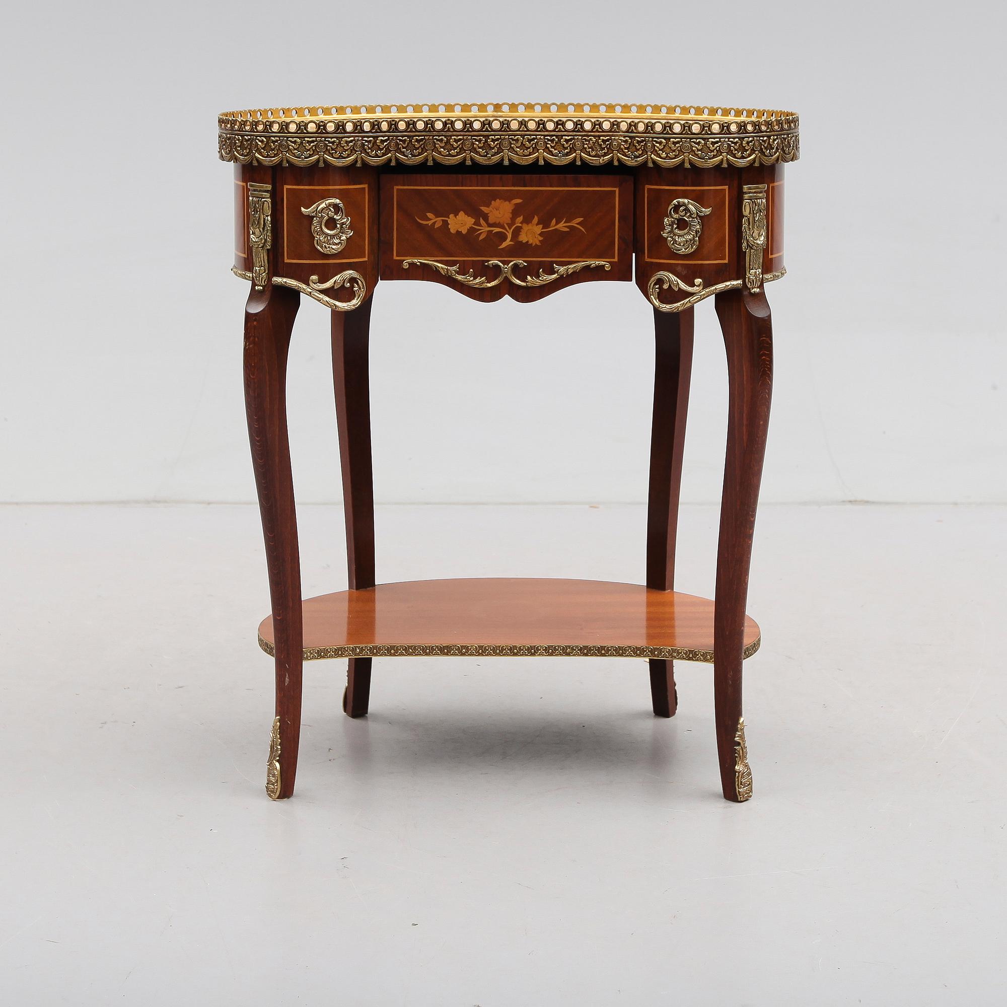 DAMARBETSBORD, Louis XVI stil, 1900-talets andra hälft.