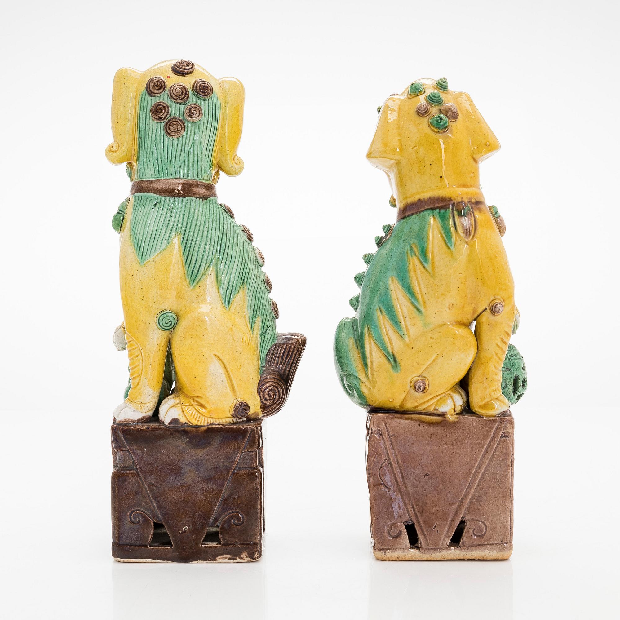 A set of two Chinese buddhist lions, 20th century.