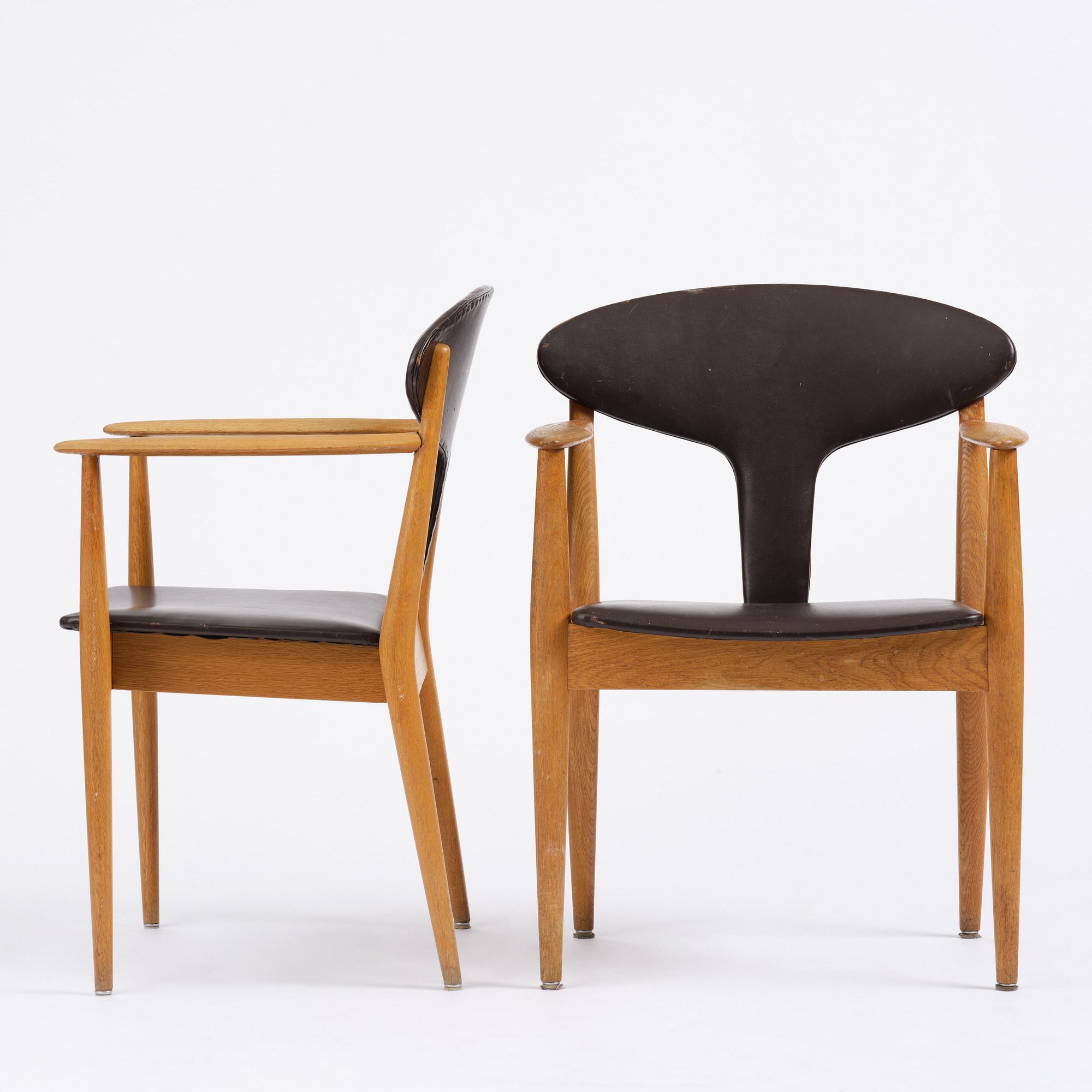 Carl-Axel Acking, tillskrivna, karmstolar ett par, enligt uppgift utförda för kommunfullmäktige i Åhus, av Åhmans, 1950-tal.