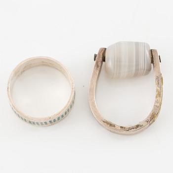 Lars Arby, fem ringar, silver, en med agat.