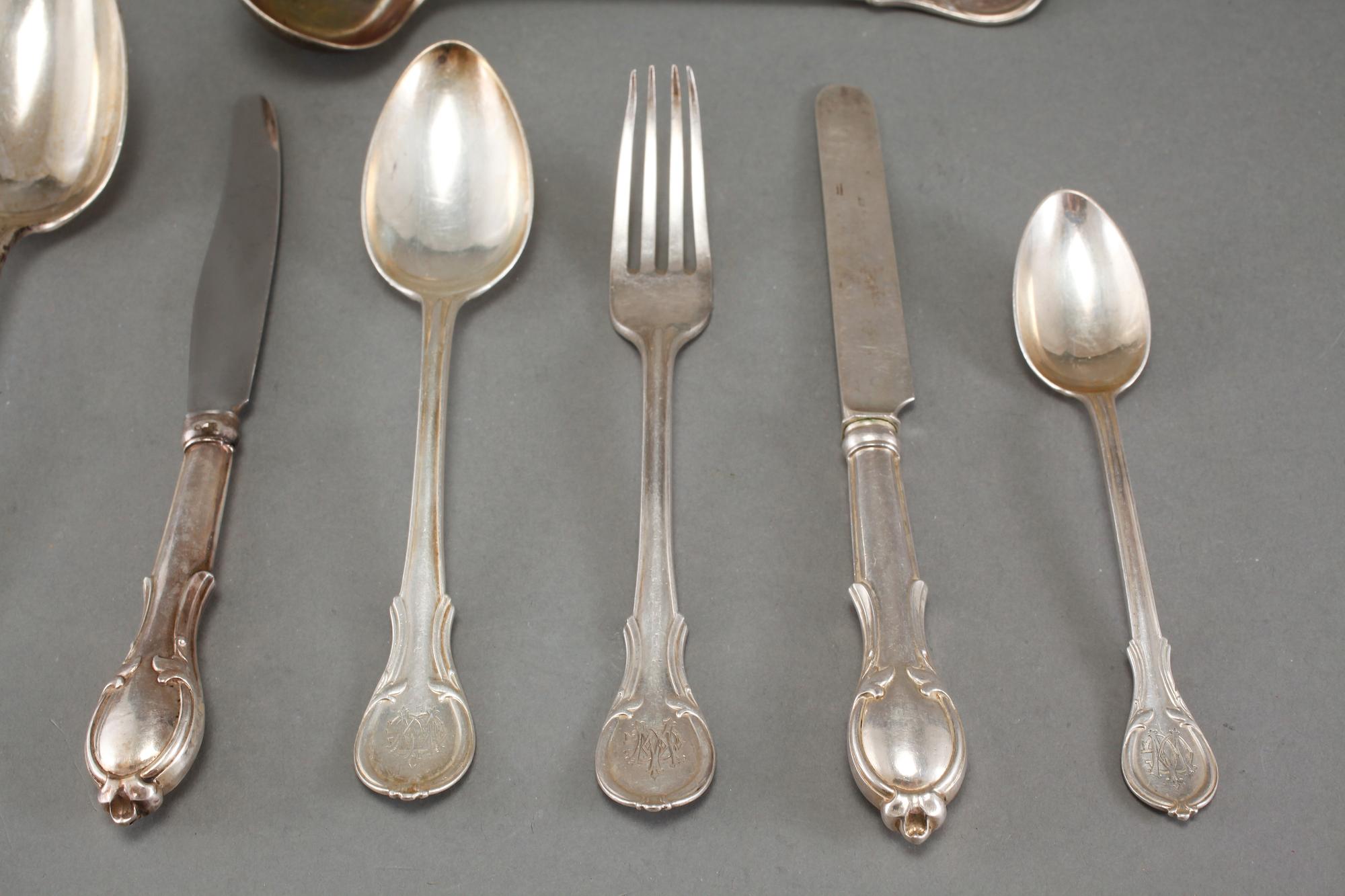 BESTICKSERVIS, 89 delar, silver och stål, 1900-talets första hälft, total vikt 4960 g.