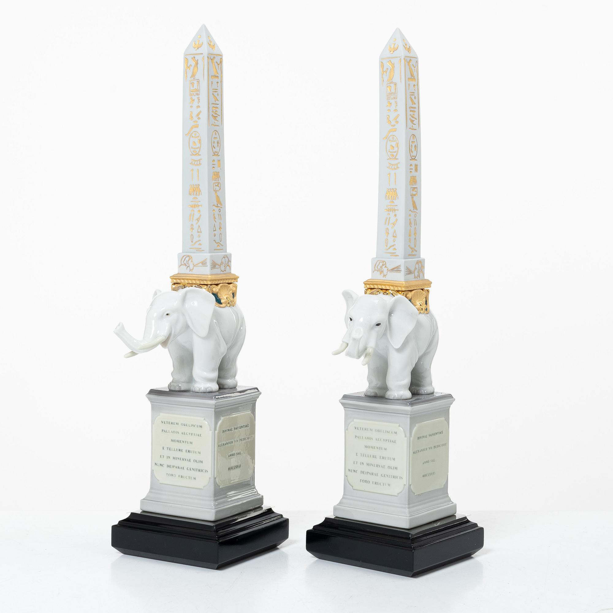 Lladró, figuriner, ett par, "Pulcini obelisk (golden white left)" samt "Pulcini obelisk (golden white right)", Spanien.