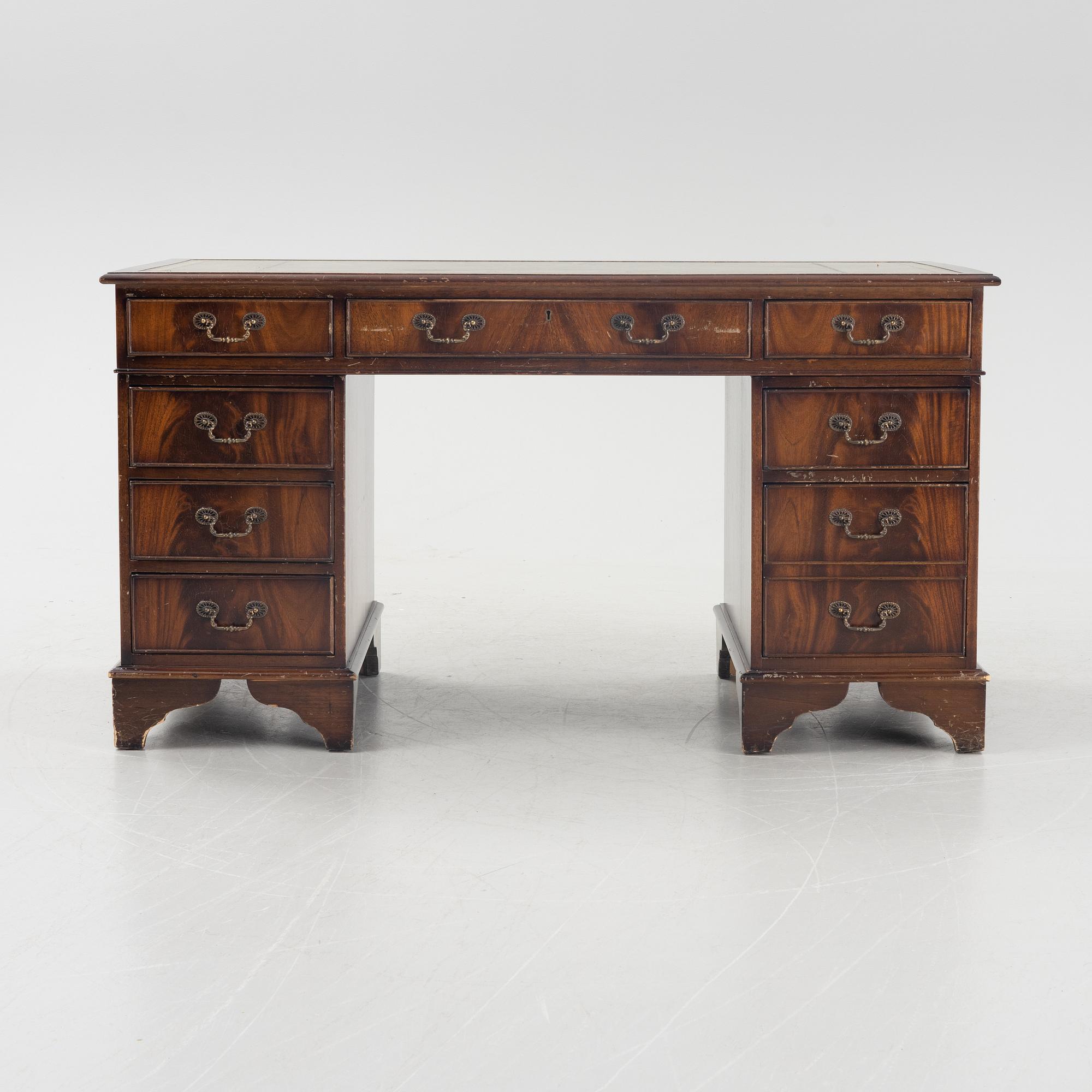 Skrivbord, engelskt, 1900-talets andra hälft.