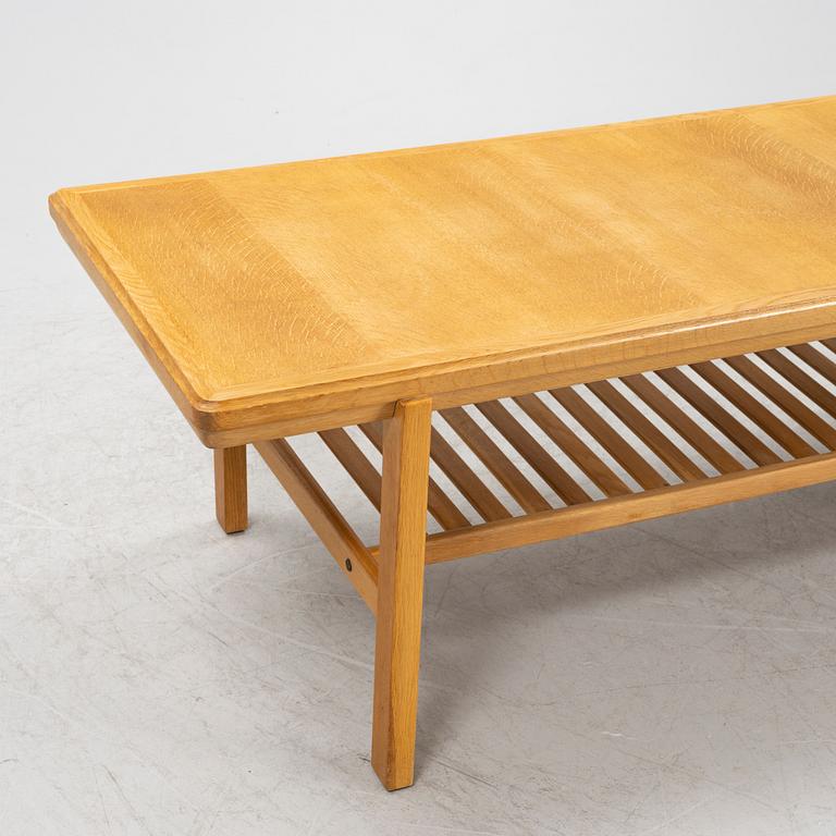 A mid 20th century coffee table.