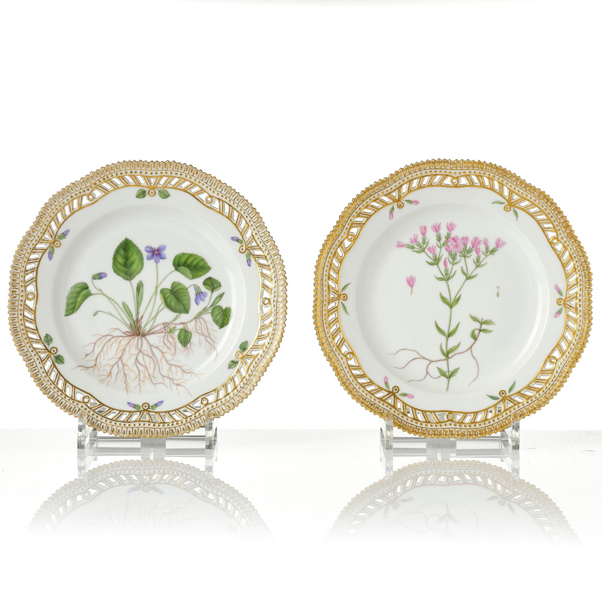 Tallrikar, 13 stycken, porslin. Royal Copenhagen, 'Flora Danica', Danmark, 1900-tal.