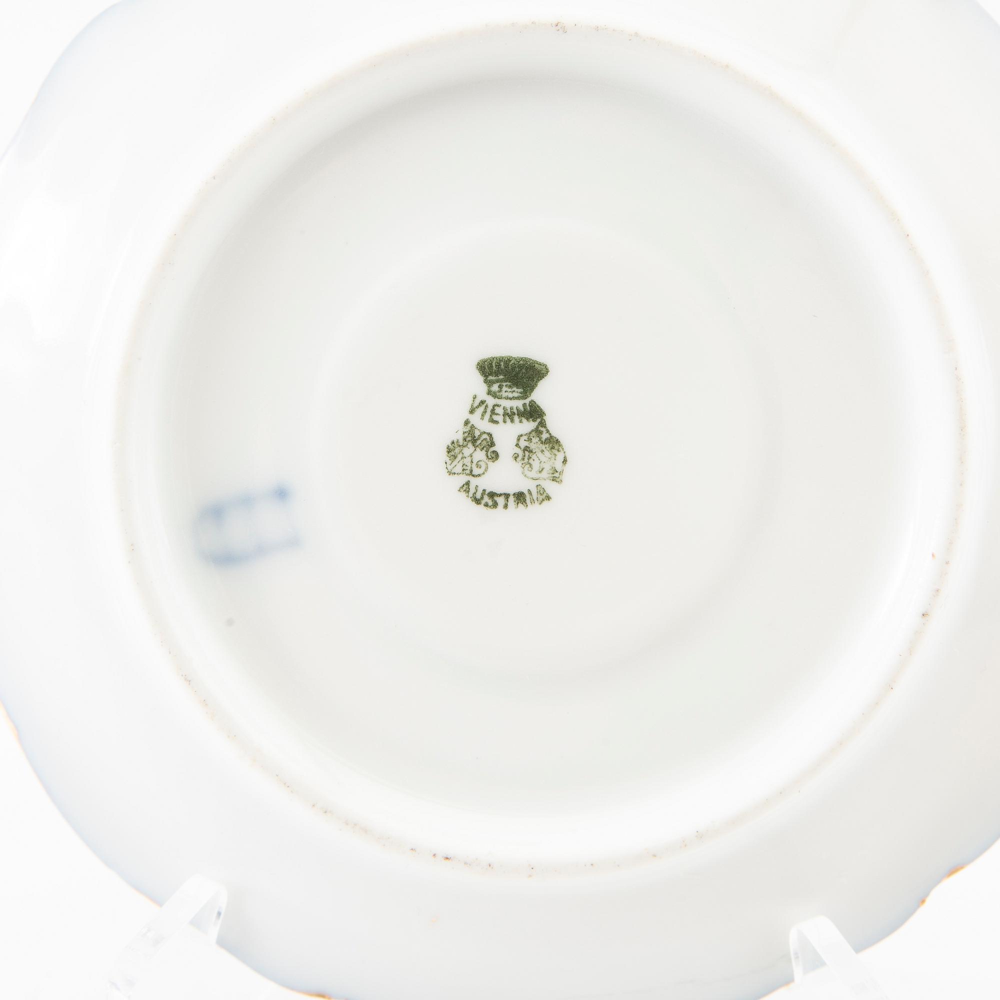 Koppar med fat 6 st porslin Royal Vienna Porcelain Manufactory  1900-talets första hälft.