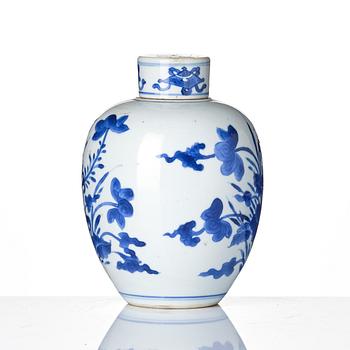 A blue and white tea caddy with cover, Qing dynasty, Kangxi (1662-1722).