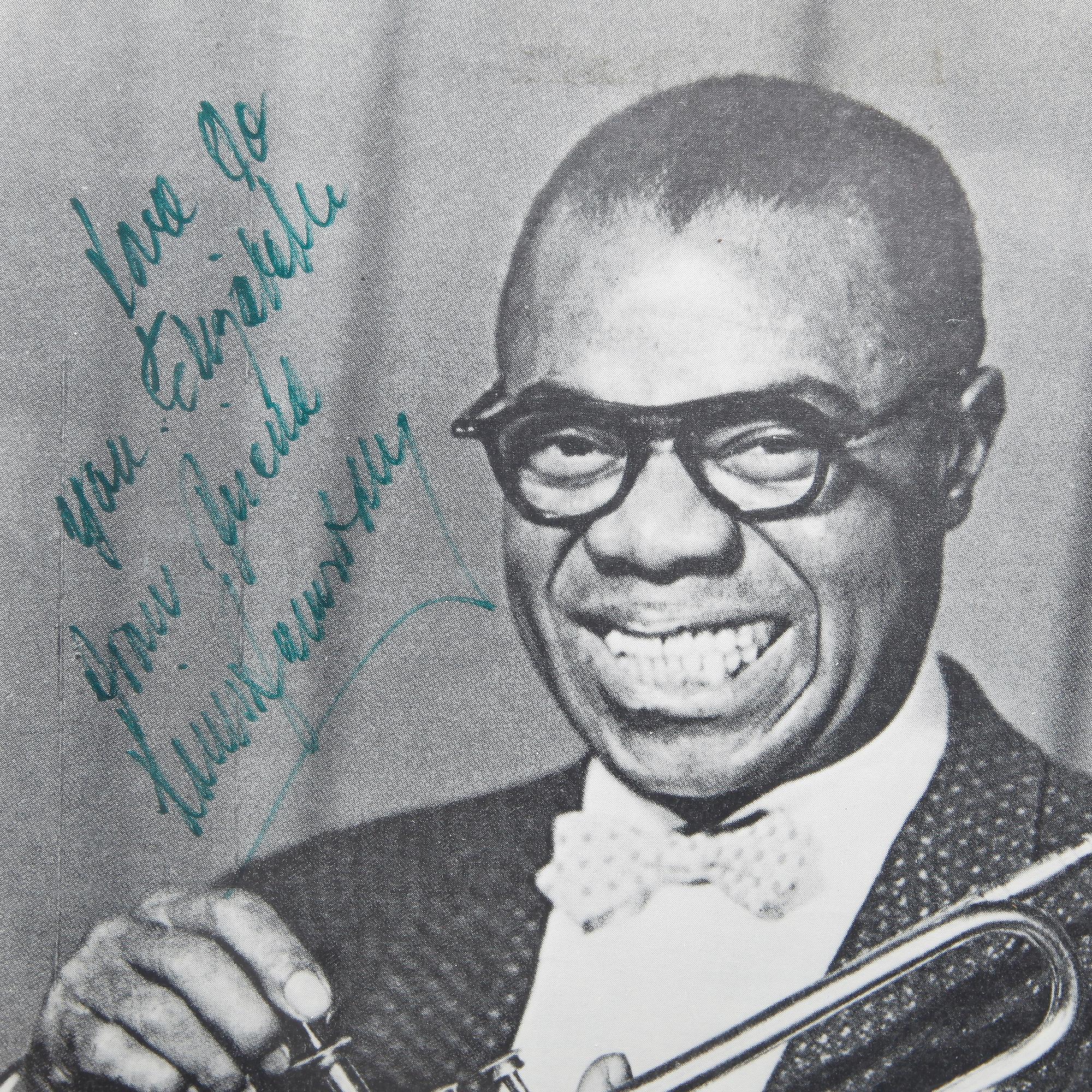 SAMLING JAZZAUTOGRAFER PÅ FOTOGRAFIER, 30 st, bla Louis Armstrong och Lionel Hampton.
