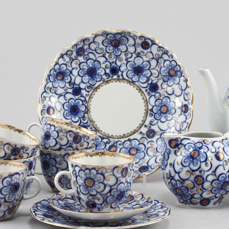 KAFFESERVISDELAR, 16 st, porslin, Ryssland, 1900-talets andra hälft.