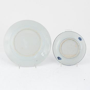 A group of four Chinese blue and white dishes, late Ming/early Qing dynasty, 17th and 18th century.