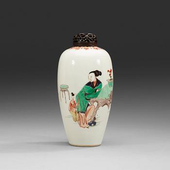 363. A famille verte vase, Qing dynasty, 18th Century.