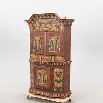 Kronskåp daterat 1802.