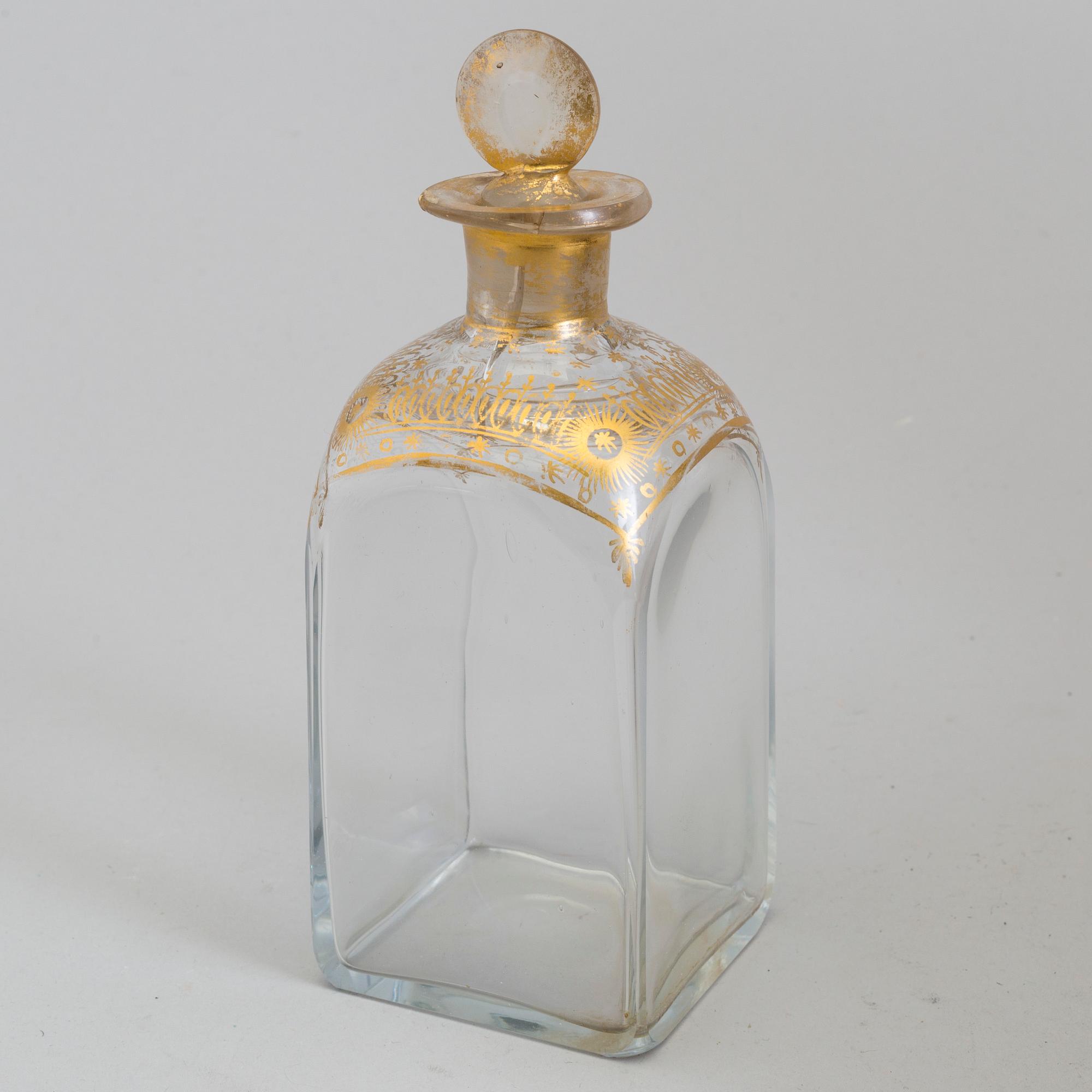 A first half of the 19th century wooden casket containing 6 flasks 2 glasses.