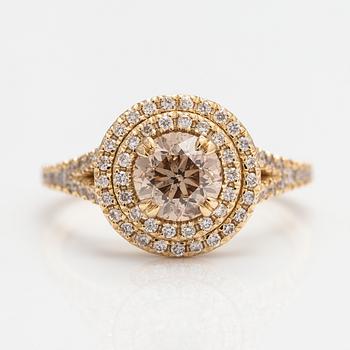 Ring, 14K guld, diamanter ca 1.54 ct tot. AIG-certifikat.